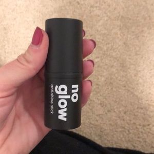 C&C BY CLEAN & CLEAR
No Glow Anti-Shine Stick